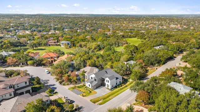 419 Hazeltine DR, Lakeway, TX 78734