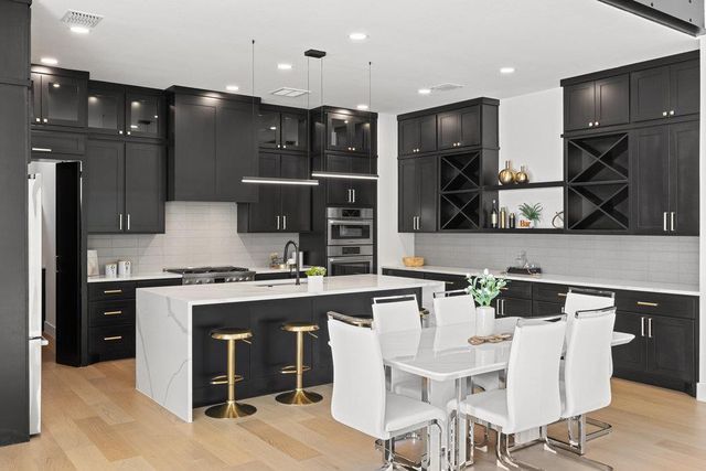 419 Hazeltine DR, Lakeway, TX 78734