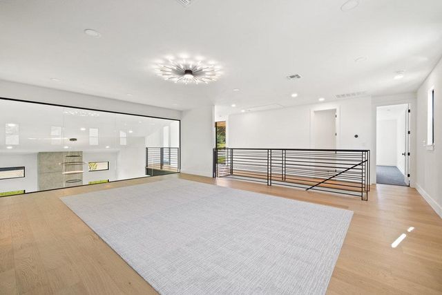 419 Hazeltine DR, Lakeway, TX 78734