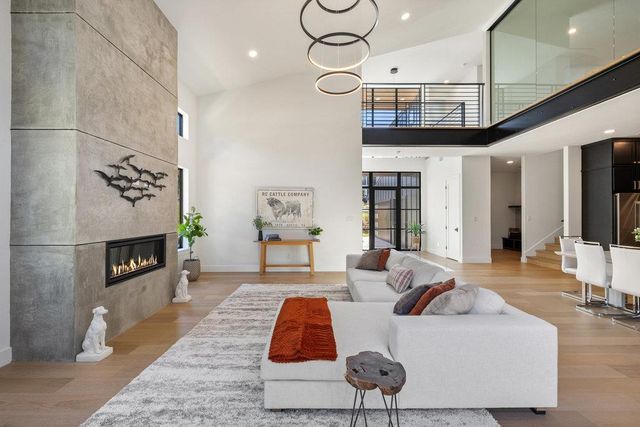 419 Hazeltine DR, Lakeway, TX 78734