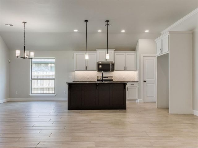 7701 Wilshire Woods Drive, Yukon, OK 73099