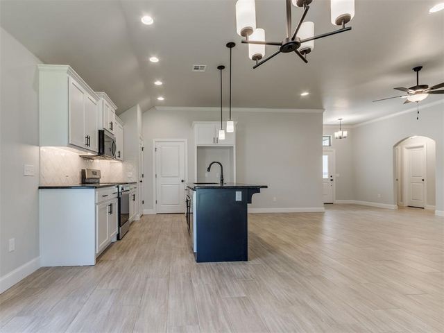 7701 Wilshire Woods Drive, Yukon, OK 73099