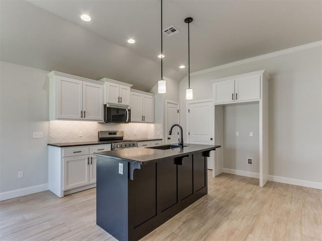 7701 Wilshire Woods Drive, Yukon, OK 73099