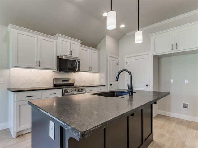 7701 Wilshire Woods Drive, Yukon, OK 73099