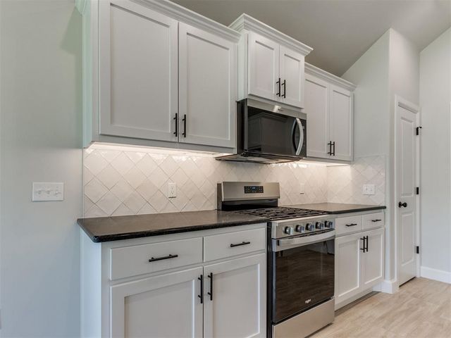 7701 Wilshire Woods Drive, Yukon, OK 73099