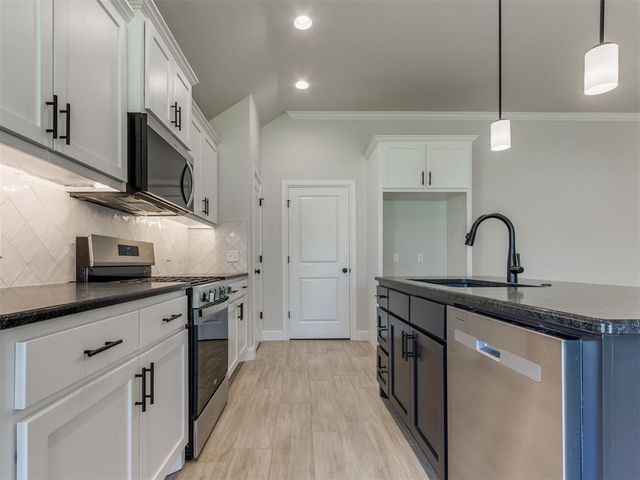 7701 Wilshire Woods Drive, Yukon, OK 73099