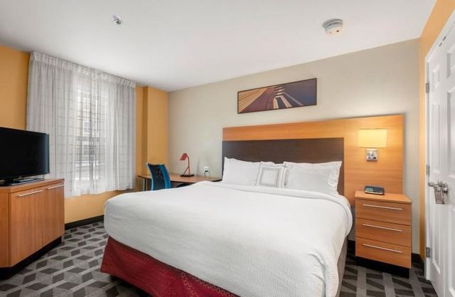 20 International Place 107, Tewksbury, MA 01876