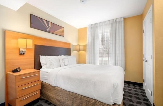 20 International Place 107, Tewksbury, MA 01876