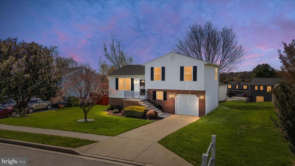 Image 1 of property listing at 1198 N CARROLL ST, Hampstead, MD 21074