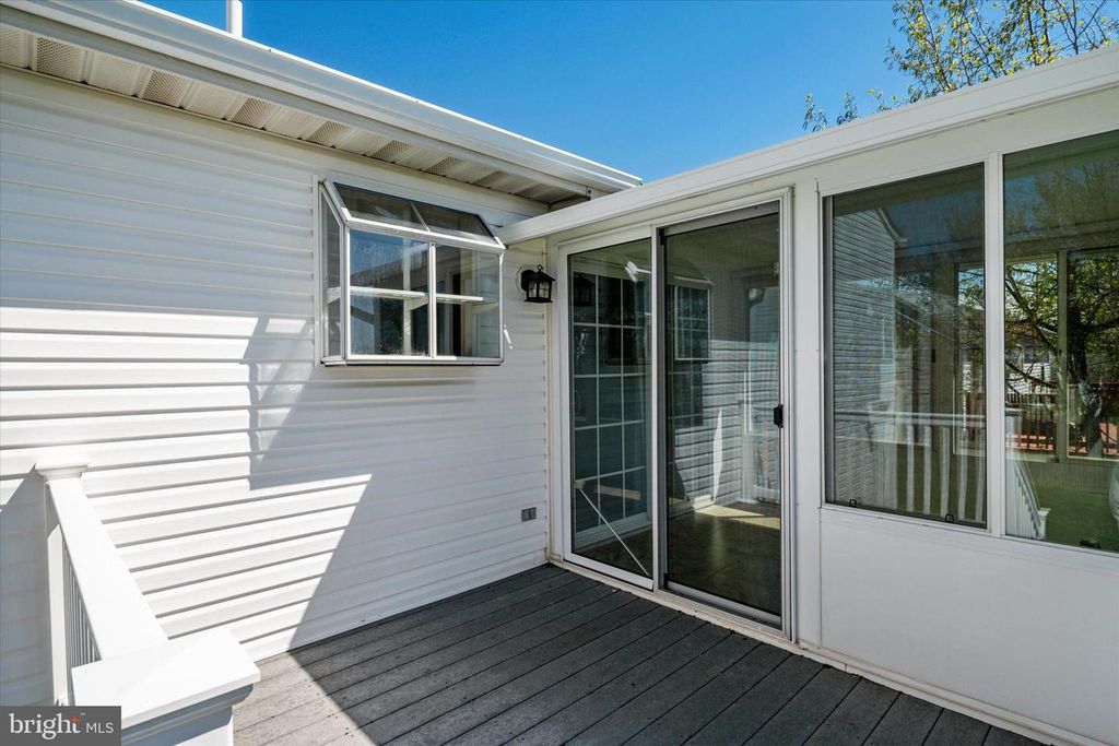 Image 11 of property listing at 1198 N CARROLL ST, Hampstead, MD 21074