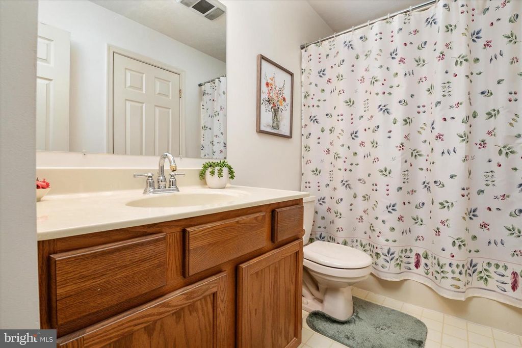 Image 19 of property listing at 1198 N CARROLL ST, Hampstead, MD 21074