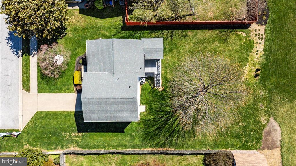 Image 37 of property listing at 1198 N CARROLL ST, Hampstead, MD 21074