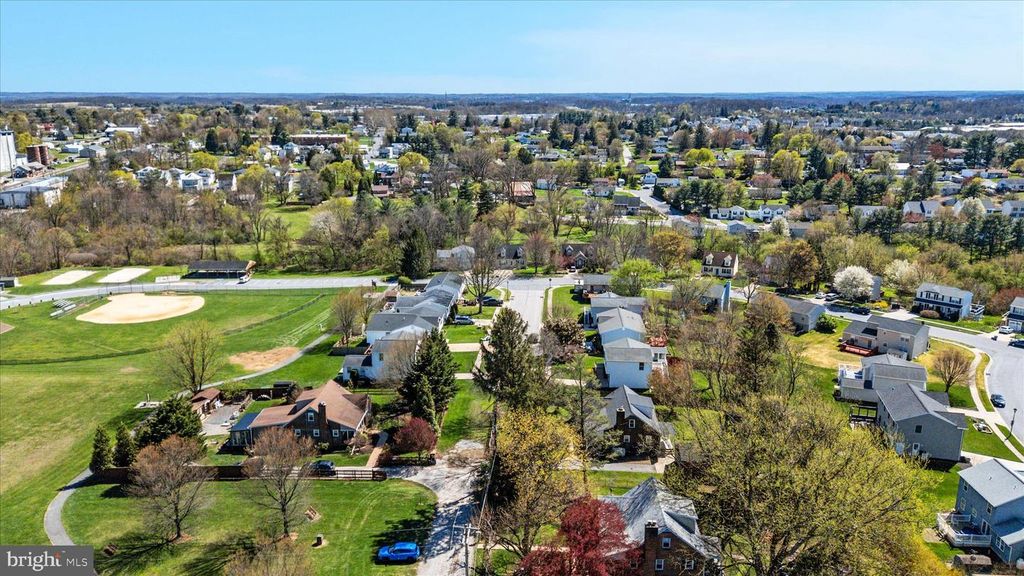 Image 39 of property listing at 1198 N CARROLL ST, Hampstead, MD 21074