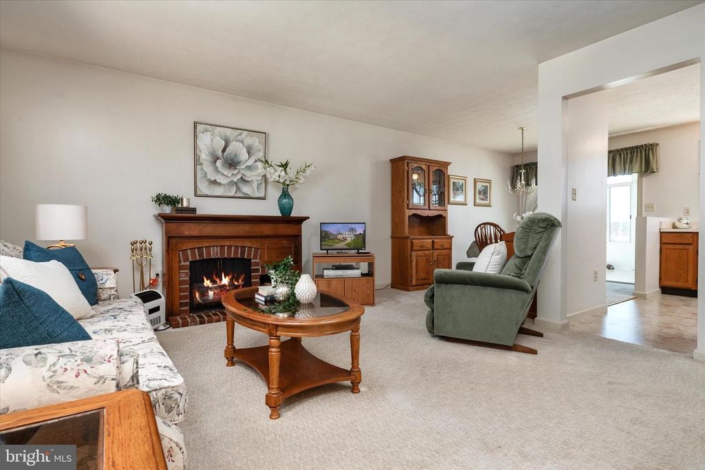 Image 4 of property listing at 1198 N CARROLL ST, Hampstead, MD 21074