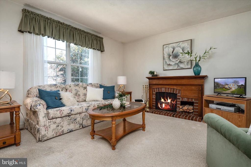 Image 5 of property listing at 1198 N CARROLL ST, Hampstead, MD 21074