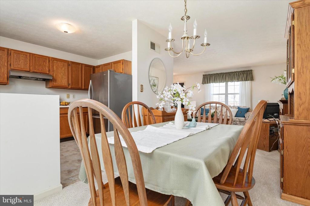 Image 8 of property listing at 1198 N CARROLL ST, Hampstead, MD 21074