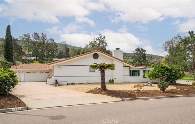 1327 San Julian Dr, San Marcos, CA 92078