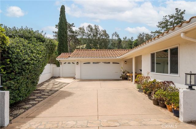 1327 San Julian Dr, San Marcos, CA 92078