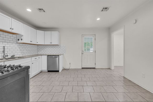 44 S 71st East Avenue, Tulsa, OK 74112
