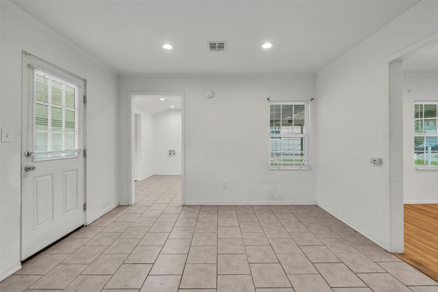 44 S 71st East Avenue, Tulsa, OK 74112