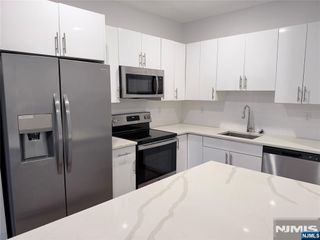 1685 Bergen Boulevard 412, Fort Lee, NJ 07024