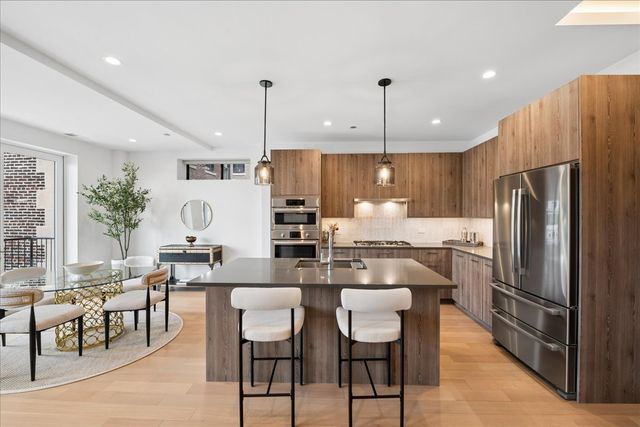 434 W Melrose Street 602, Chicago, IL 60657