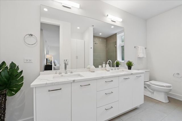 434 W Melrose Street 602, Chicago, IL 60657