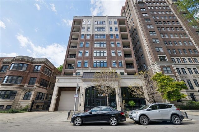434 W Melrose Street 602, Chicago, IL 60657