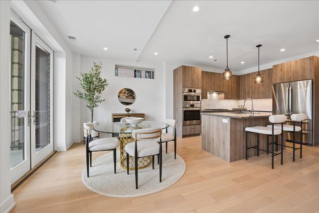 434 W Melrose Street 602, Chicago, IL 60657