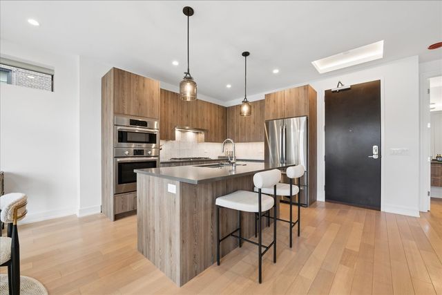 434 W Melrose Street 602, Chicago, IL 60657