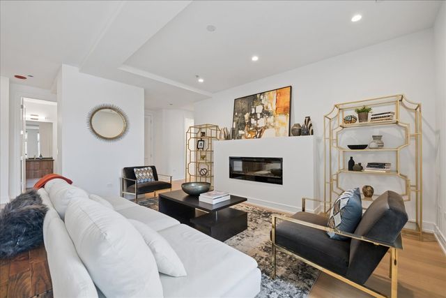 434 W Melrose Street 602, Chicago, IL 60657