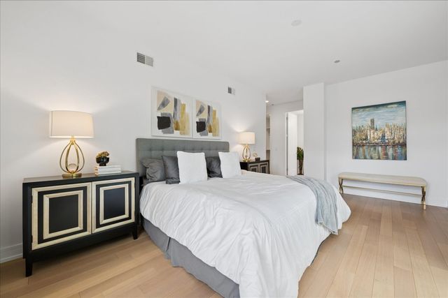 434 W Melrose Street 602, Chicago, IL 60657