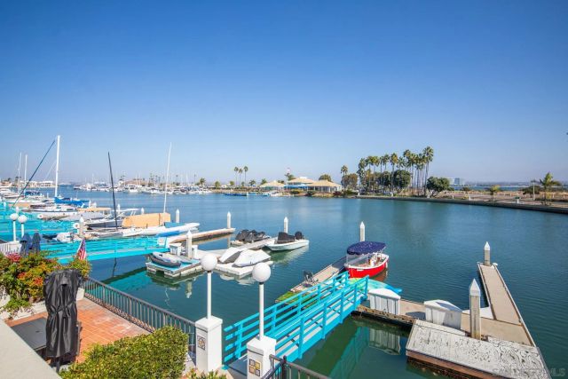 8 Antigua Ct, Coronado, CA 92118