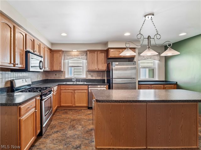 4810 Fairlawn Road, Lyndhurst, OH 44124