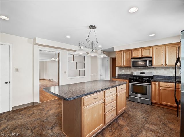 4810 Fairlawn Road, Lyndhurst, OH 44124