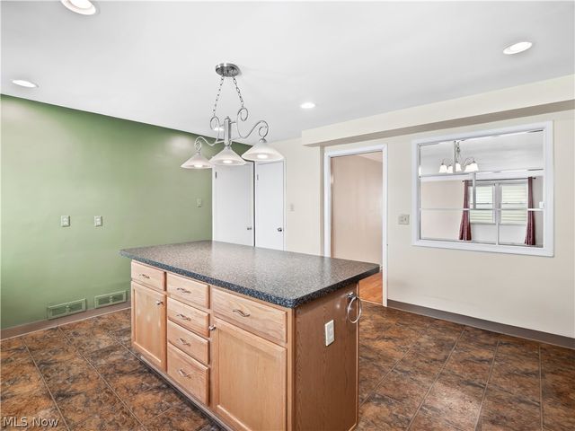 4810 Fairlawn Road, Lyndhurst, OH 44124