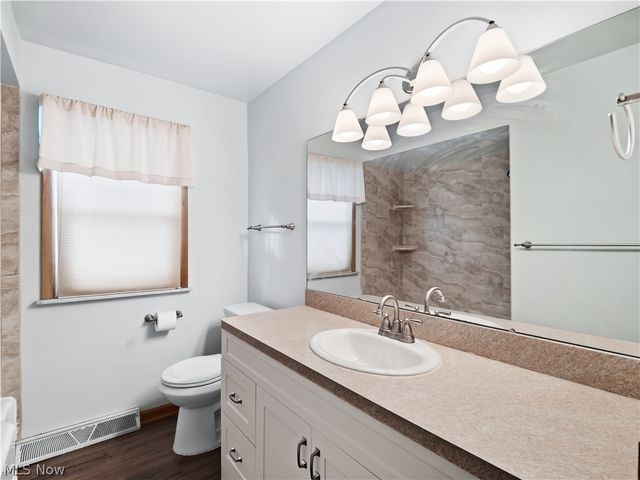 4810 Fairlawn Road, Lyndhurst, OH 44124