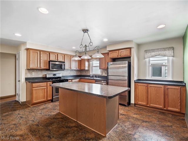 4810 Fairlawn Road, Lyndhurst, OH 44124