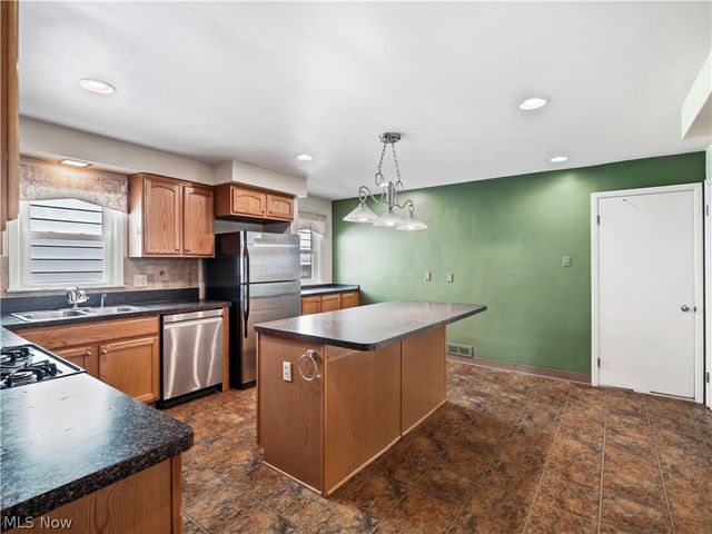 4810 Fairlawn Road, Lyndhurst, OH 44124