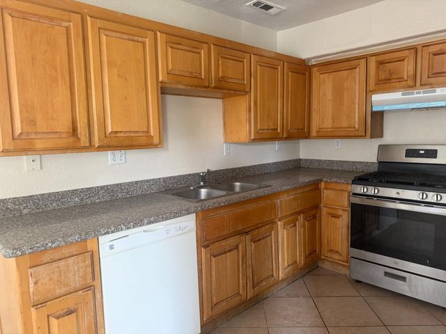 7500 Williwaw Ln, Sacramento, CA 95828