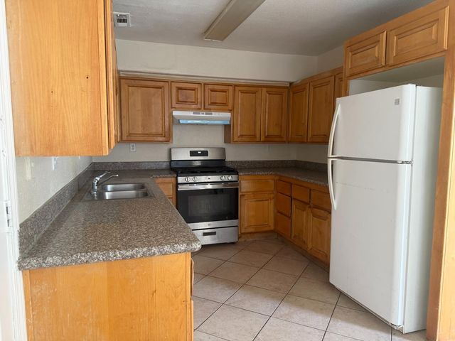 7500 Williwaw Ln, Sacramento, CA 95828