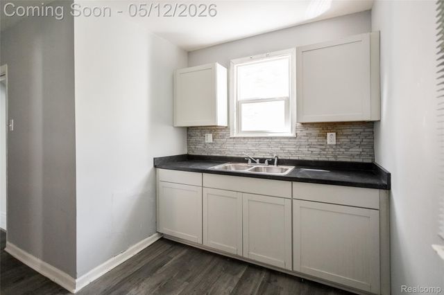 16863 Birwood Street, Detroit, MI 48221