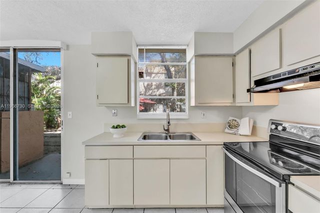 6149 SW 69th St 12, South Miami, FL 33143