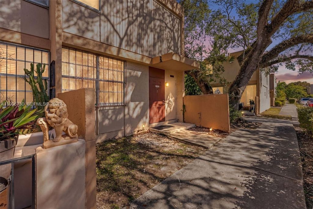 6149 SW 69th St 12, South Miami, FL 33143