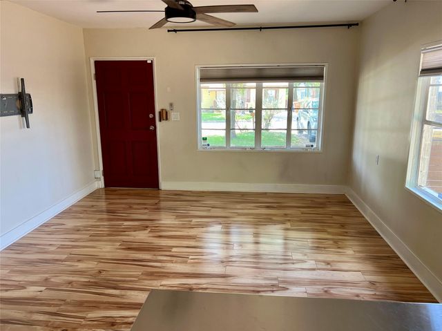 412 W Croslin ST A, Austin, TX 78752