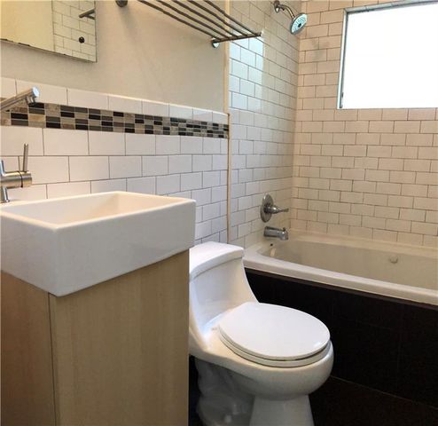 412 W Croslin ST A, Austin, TX 78752