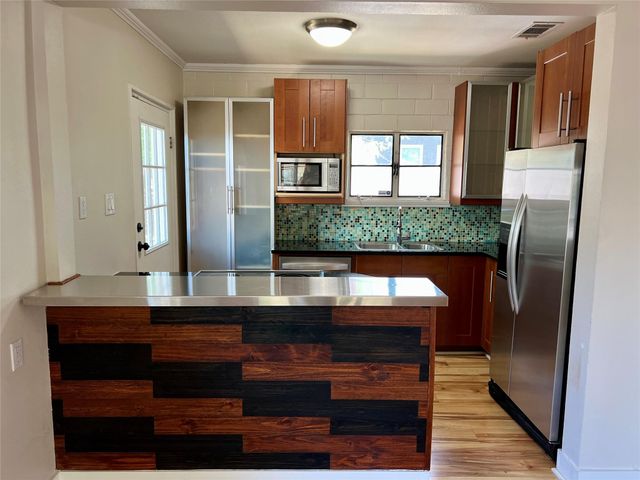 412 W Croslin ST A, Austin, TX 78752