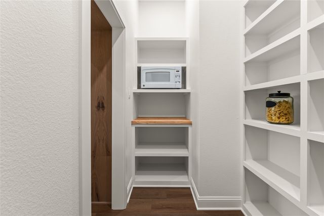 152 N Big Red Way, China Spring, TX 76633