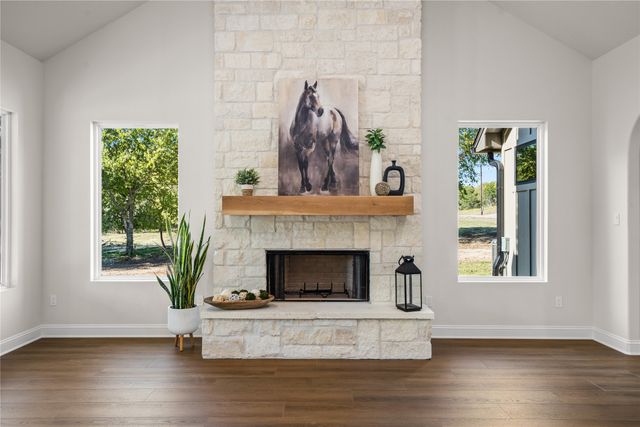 152 N Big Red Way, China Spring, TX 76633