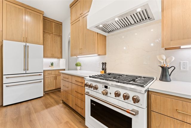 152 N Big Red Way, China Spring, TX 76633